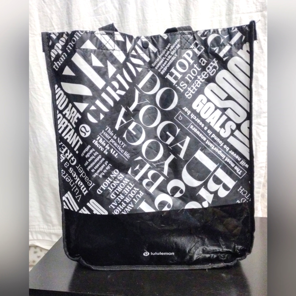 Lululemon Snap bag - Picture 4 of 9